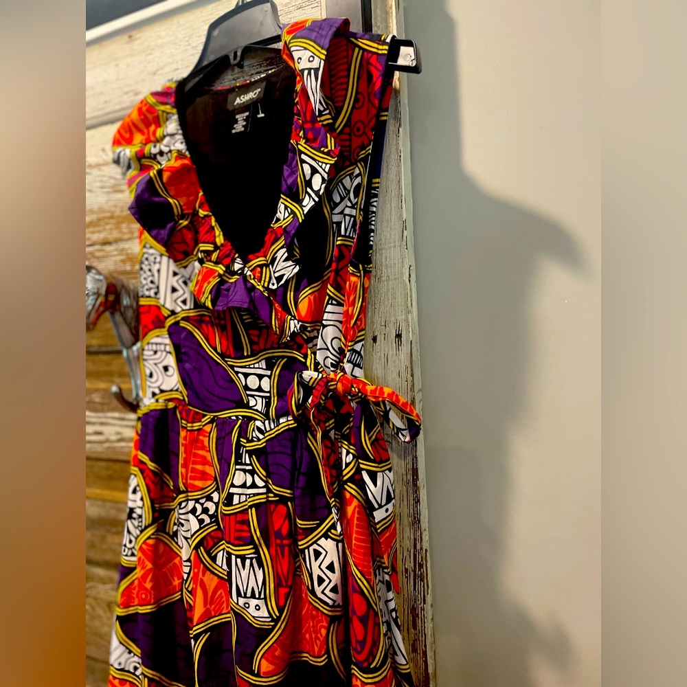 Beautiful, vibrant ASHRO dress.